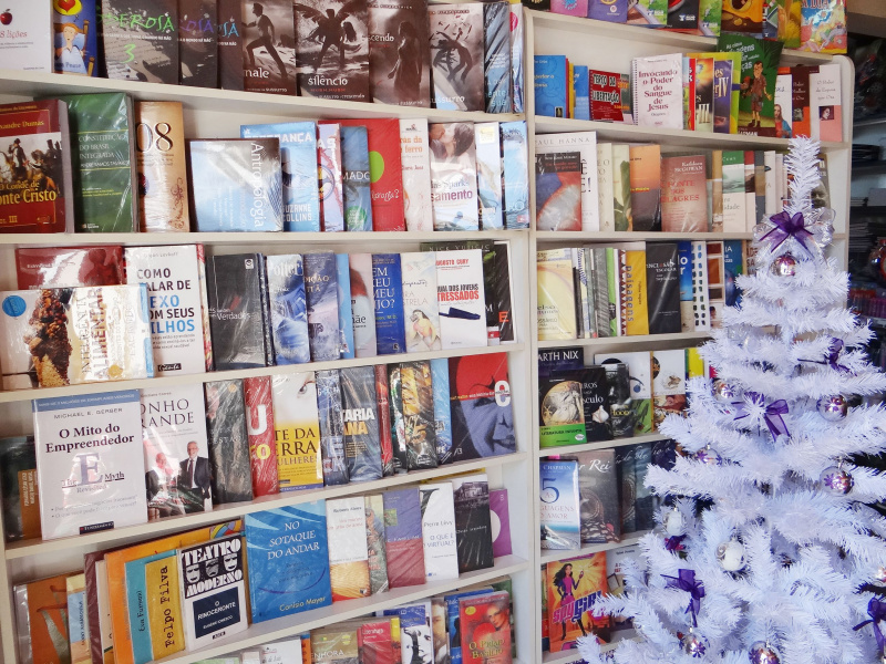 Presente de Natal para comércio de Amambai é ampliar vendas em 15% Livraria do Estudante oferece variedade em livros e lembrancinhas.