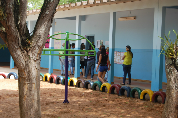 Políticos e cidadãos de Amambai falam sobre as eleições Filas não se encontram extensas na escola Rachid Saldanha Derzi / Foto: Moreira Produções