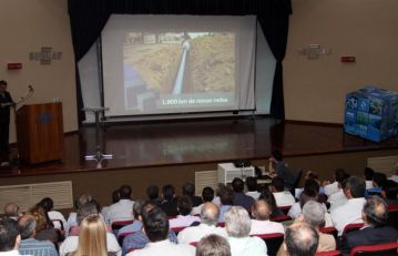 Sanesul lança Plano Estratégico 2011-2015 de investimentos em saneamento Prefeitos e demais autoridades acompanharam apresentação do plano no auditório do Sebrae