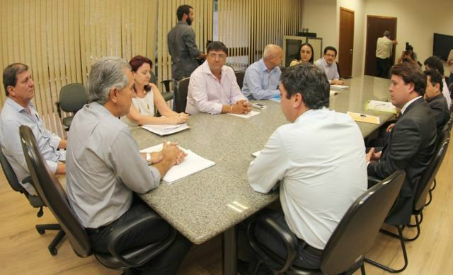 Governo de MS pagará em março reajuste retroativo de 13,01% aos professores