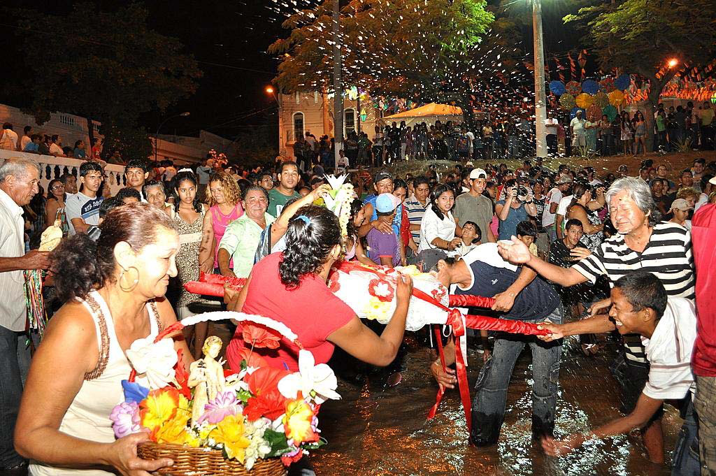 Caprichosos de Corumbá prepara desfile em homenagem a indígenas da América Caprichosos de Corumbá prepara desfile em homenagem a indígenas da América