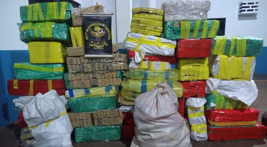 Veículo furtado foi apreendido com quase 800 quilos de droga em Amambai Veículo furtado foi apreendido com quase 800 quilos de droga em Amambai