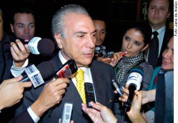 Após reunião com Sarney, Michel Temer minimiza 'blocão' Após reunião com Sarney, Michel Temer minimiza 'blocão'
