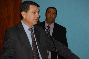 Vereador Cristino denuncia área de risco na cidadeFoto: Moreira Produções
