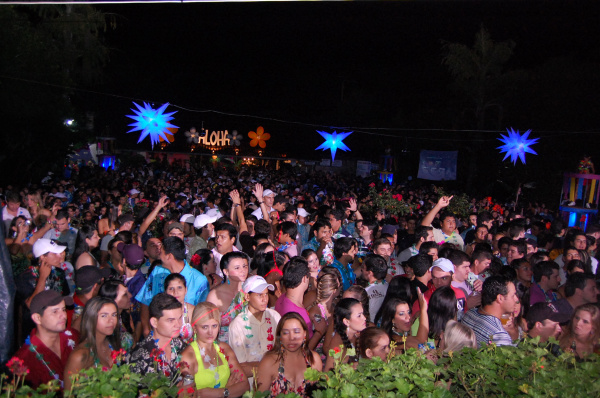 Festa Hawaiana, agitando o final de semana em Amambai. Foto: Moreira Produções.