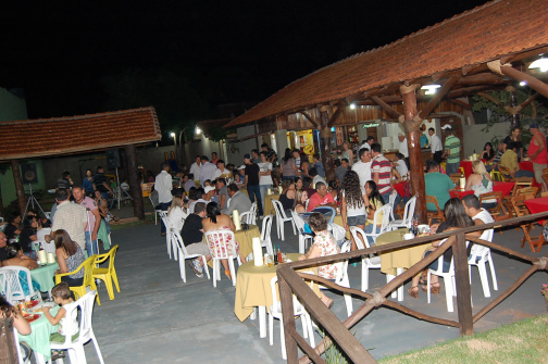 Barbakua, com diversas porções e cerveja bem gelada. Foto: Moreira Produções.