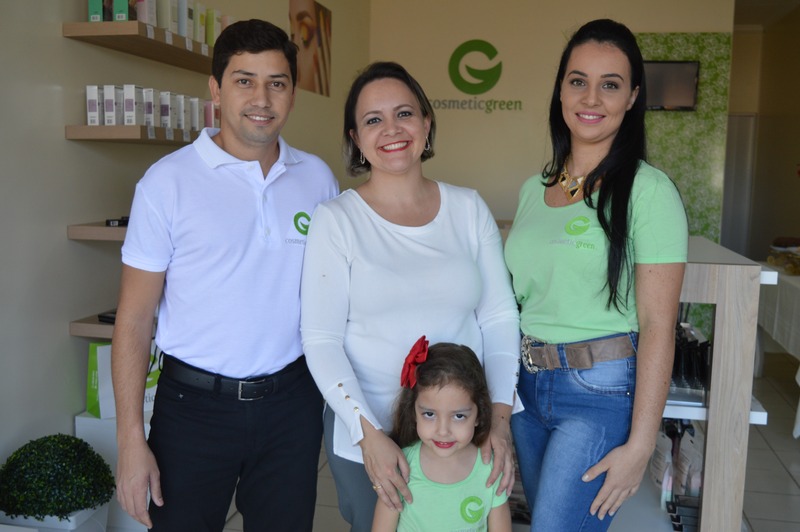 CosmectGreen inaugura loja em Amambai A equipe da CosmectGreen é preparada para melhor atender o cliente / Foto: Moreira Produções