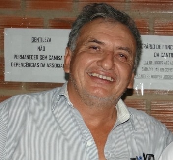 Vavi, agrimensor amambaiense ferido em acidente, necessita de sangue Vavi tem 59 anos e dirigia um Uno quando foi atingido frontalmente por um Chevrolet Logan