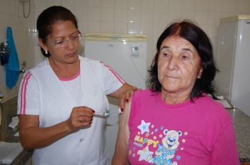 Amambai supera a meta de vacinação contra gripe e libera doses para população Vacinação em Amambai superou a meta / Foto: Moreira Produções
