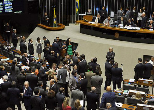 Câmara aprova transporte como direito social Atualmente, a Constituição, no seu Artigo 6º, institui 11 direitos: educação, saúde, alimentação, trabalho, moradia, lazer, segurança, Previdência Social, proteção à maternidade, proteção à infância e assistência aos desamparados