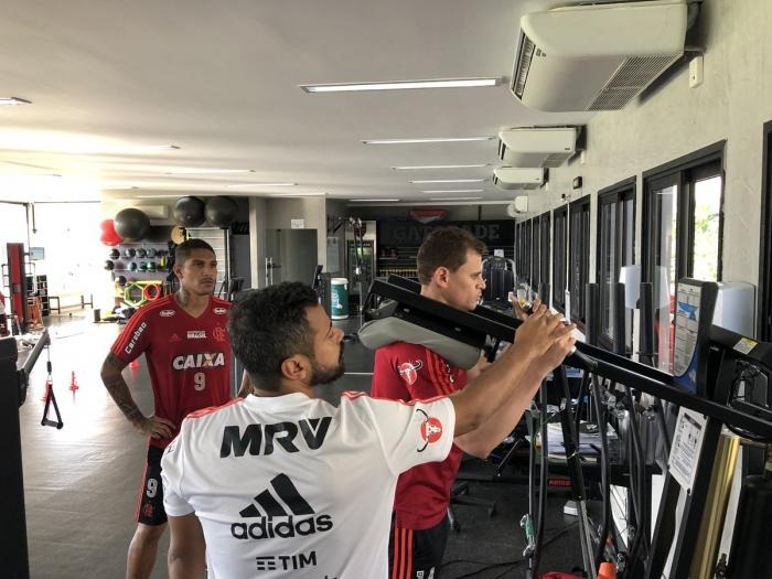 Eliminado da Copa, Guerrero se apresenta aos treinos do Flamengo Jogador se apresentou após o mundial com o Peru.
