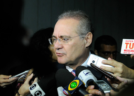 Renan vai discutir com os líderes instalação da CPI da Petrobras Renan desaconselha 'palanque eleitoral', mas diz que agora não há mais o que fazer