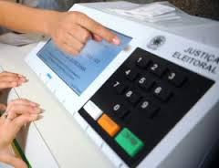 Com quase 15% das urnas apuradas peemedebista lidera disputa ao governo do TO