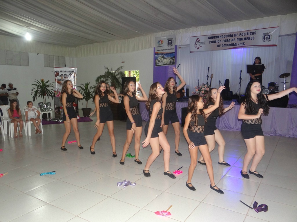 O grupo de dança Jazz Teens.