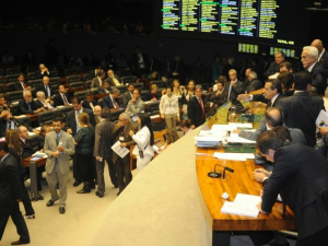 Depois de pressão popular, Câmara rejeita PEC 37 Depois de pressão popular, Câmara rejeita PEC 37