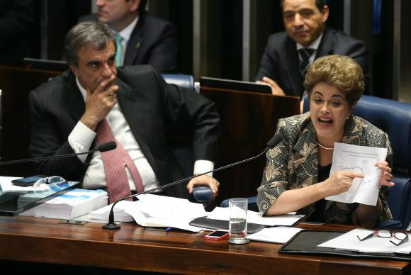 Depoimento de Dilma deve ser encerrado às 23h Dilma já foi questionada por 19 senadores. Ainda faltam as perguntas de 31 inscritos. Com isso, a estimativa é que sejam necessárias mais seis horas para o interrogatório da presidenta afastadaFabio Rodrigues Pozzebom/Agência Brasil