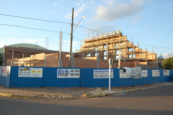 Obras de construção da Igreja Matriz estão avançadas A obra está sendo construída com apoio da comunidadeFoto: Moreira Produções