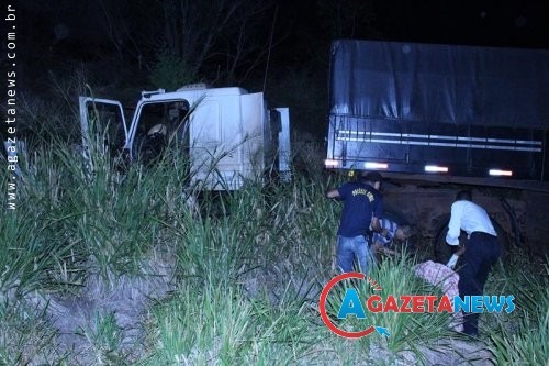 Motorista morre em acidente com carreta na MS-156, em Amambai Acidente fatal ocorreu na MS-156 distante cerca de 20 quilômetros de Amambai / Foto: Vilson Nascimento