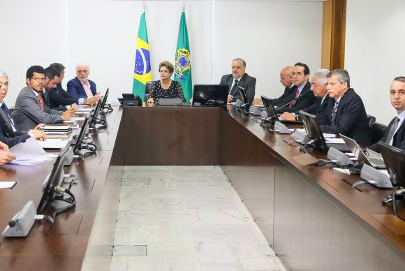 Governo anuncia medidas para desburocratizar negócios no país Governo anuncia medidas para desburocratizar negócios no país