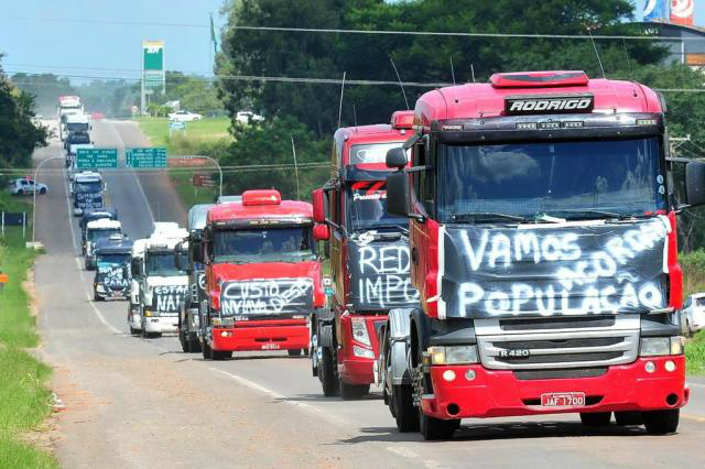 Caminhoneiros e empresários discutem hoje (10) tabela de fretes Reunião entre caminhoneiros e empresários do setor de transportes de cargas para discutir uma tabela referencial de fretes / Foto: Divulgação