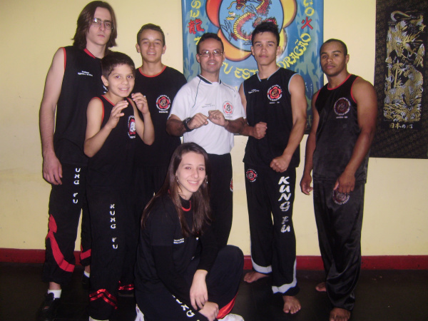 Escola Dragões de Fogo de Amambai participa de campeonato em São Paulo Equipe da escola Dragões de Fogo de Amambai.