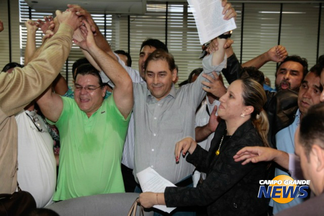 TJ cassa liminar que empossa Bernal e mantém Olarte no cargo Bernal nem chega a esquentar cadeira de prefeito. (Foto: Cleber Gellio)