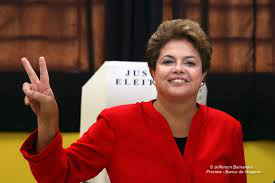 Com 84% das urnas apuradas, Dilma lidera com 40,5% dos votos válidos