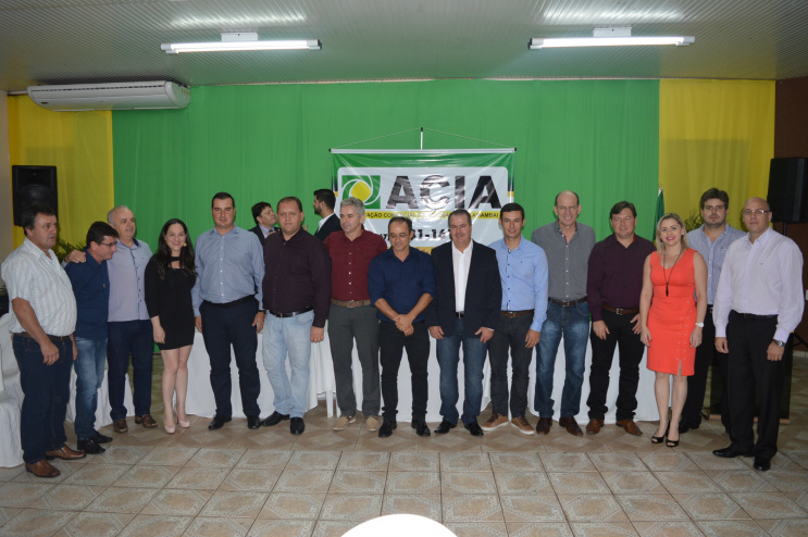 Nova diretoria da Acia foi empossada nessa quarta (5) em Amambai A diretoria foi empossada na noite dessa quarta-feira (5) / Foto: Moreira Produções