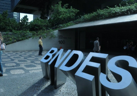 Lucro do BNDES cai 35% no primeiro semestre de 2015 Lucro do BNDES cai 35% no primeiro semestre de 2015