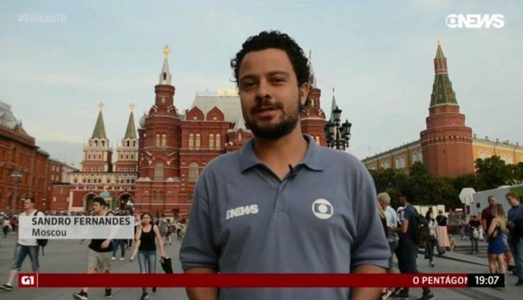 Ao vivo: Repórter da Globo News se assume gay durante a Copa Sandro Fernandes se assumiu publicamente durante transmissão ao vivo do GloboNews na Copa 2018 (Foto: Reprodução/GloboNews)