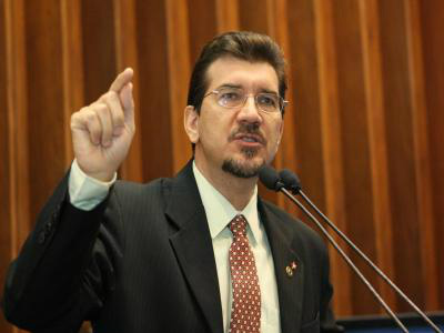 Kemp reprova movimentos a favor do retorno do militarismo Kemp reprova movimentos a favor do retorno do militarismo