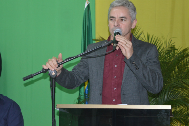 Nova diretoria da Acia foi empossada nessa quarta (5) em Amambai O ex-presidente da Acia, Azor de Assis agradeceu a todos os associados e parceiros da entidade / Foto: Moreira Produções