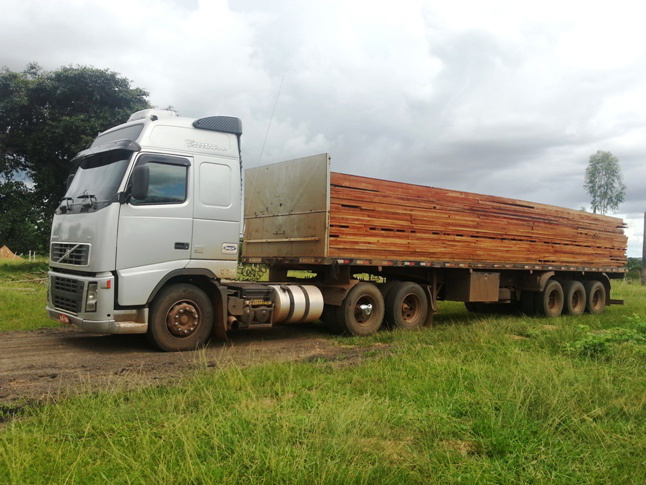 PMA autua empresa do MT em R$ 12.600,00 por transporte ilegal de madeira PMA autua empresa do MT em R$ 12.600,00 por transporte ilegal de madeira