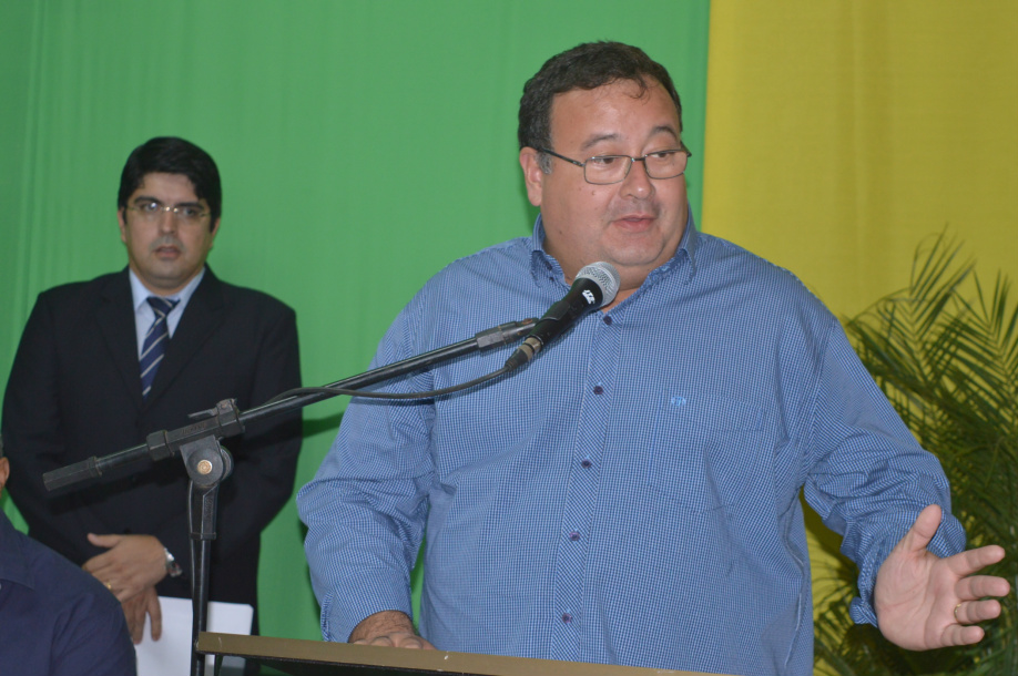 Nova diretoria da Acia foi empossada nessa quarta (5) em Amambai O prefeito de Amambai, Dr, Bandeira reafirmou a parceria da Prefeitura e Acia / Foto; Moreira Produções