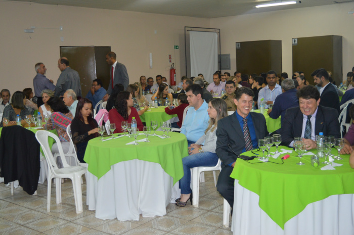 Nova diretoria da Acia foi empossada nessa quarta (5) em Amambai A solenidade contou com a presença de autoridades Executivo, Legislativo e Judiciário, além de representantes de entidades de classe, profissionais liberais e empresários de Amambai e região / Foto; Moreira Produções