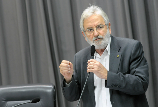 Ivan Valente quer que deputados citados em lista se afastem da CPI da Petrobras Deputado Ivan Valente solicita que investigados na Operação Lava Jato se afastem da comissão / Foto: Divulgação