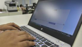 Empresas têm até segunda para entregar comprovante de rendimento a trabalhadores Empresas têm até segunda para entregar comprovante de rendimento a trabalhadores