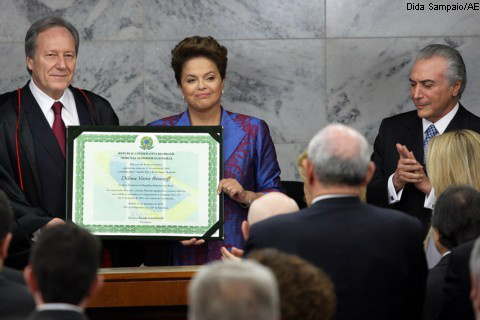 Dilma diz que diplomas técnicos serão símbolo de Brasil desenvolvido Dilma diz que diplomas técnicos serão símbolo de Brasil desenvolvido