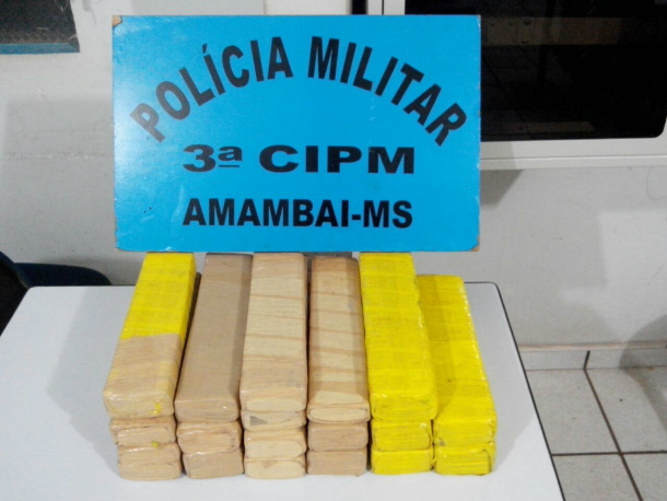 PM de Amambai apreende menor transportando droga em mochila