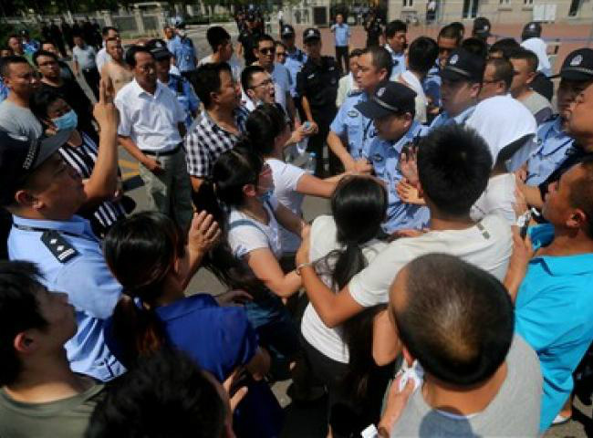 Autoridades chinesas censuram 50 sites com críticas à operação de resgate