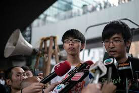 Hong Kong: “A bola está nas mãos do governo”, diz líder estudantil