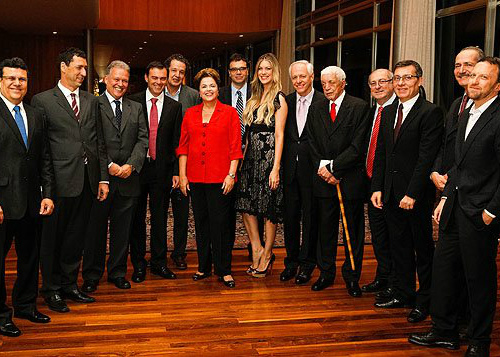 Dilma e a Copa do mundo: "esse país vai endoidar" Em jantar com jornalistas, presidente Dilma Rousseff reclamou do peso dos principais dirigentes da Fifa