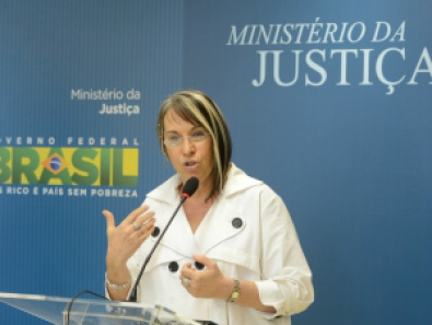 Para a secretária nacional de Segurança Pública essa realidade está associada a dois fatores: oferta insuficiente de serviços de segurança pública e falta de confiança na polícia