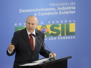 Plano é dar condições para indústria nacional competir de igual com importados