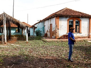 Cacique da aldeia no antigo posto da Funai / Foto: Cleber Gellio