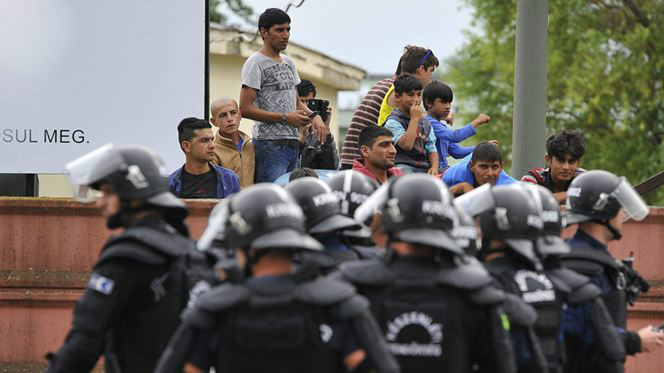 Hungria detém mais de 5,5 mil migrantes no fim de semana Hungria detém mais de 5,5 mil migrantes no fim de semana