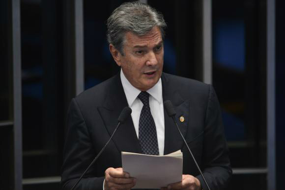 Cassado em 1992, Fernando Collor diz que impeachment não é golpe O senador Fernando Collor fala durante o quinto dia de julgamento final do processo de impeachment da presidenta afastadaFabio Rodrigues Pozzebom/Agência Brasil