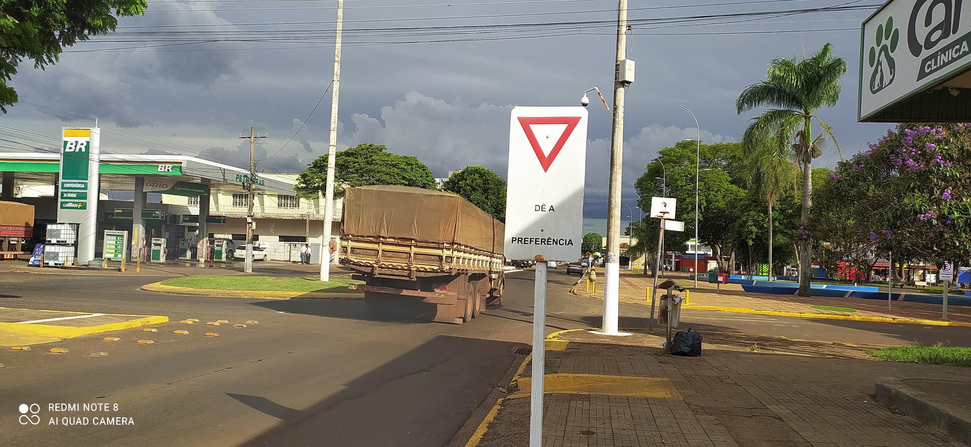 Brito cobra revitalização da sinalização horizontal e vertical da cidade Vereador quer que a prefeitura revitalize placas indicativas /Foto: Moreira Produções