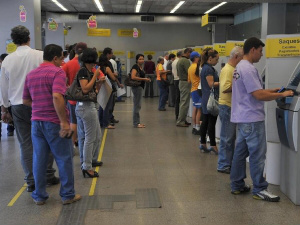 Bancários da região decidem por fim da greve e bancos voltam a funcionar Filas extensas para auto-atendimento foram o incomodo da população / Foto: Divulgação