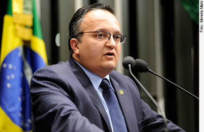 Senado aprova projeto que transforma corrupção em crime hediondo Senador Pedro Taques (PDT-MT), autor do projeto